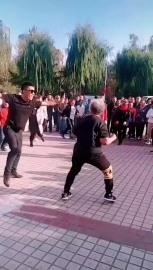 视频素材 广场舞灵魂舞者_名场面魔性视频素材